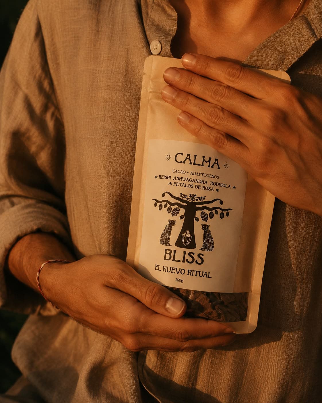 Blend Calma sostenido en la mano, ritual de la noche